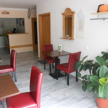 Pension Am Werder Бернбург Экстерьер фото